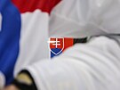 Slovenská vlajka vyvená bhem hymny