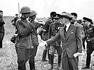 Prezident Edvard Bene� na inspekci vojenských posádek v pohrani�í v roce 1938....