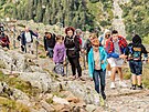 Turisté bhem výstupu na horu Snku v Krkonoích.  (10. srpna 2021)