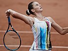 Karolína Plíková podává ve druhém kole Roland Garros.