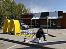V Rusku demontují loga etzce McDonalds. (23. kvtna 2022)