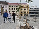 Oproti p�vodn�m pl�n�m je na obnoven�m t�eb��sk�m Karlov� n�m�st� o deset...