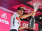 Giulio Ciccone slaví vítzství v 15. etap cyklistického závodu Giro.