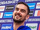 Tomá Satoranský na tiskové konferenci sto dní ped EuroBasketem v Praze