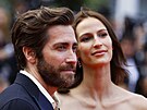 Jake Gyllenhaal a Jeanne Cadieu (Cannes, 24. kvtna 2022)