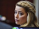 Amber Heardová u soudu s Johnnym Deppem (Fairfax, 27. kvtna 2022)