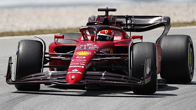 Charles Leclerc z Ferrari v tréninku na Velkou cenu Španělska F1.