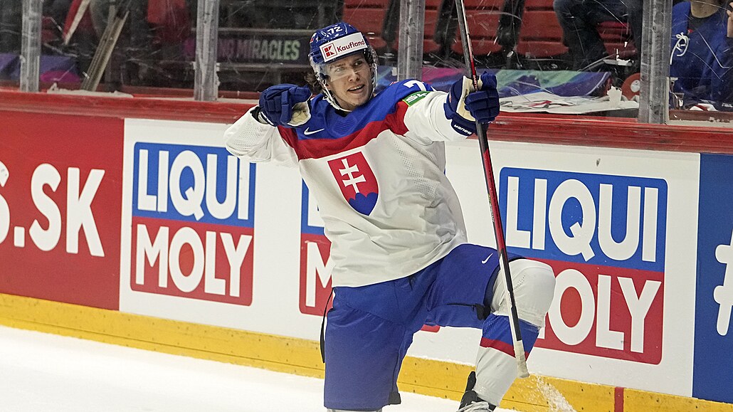 Slovák Andrej Kollár slaví svou trefu proti Kazachstánu.