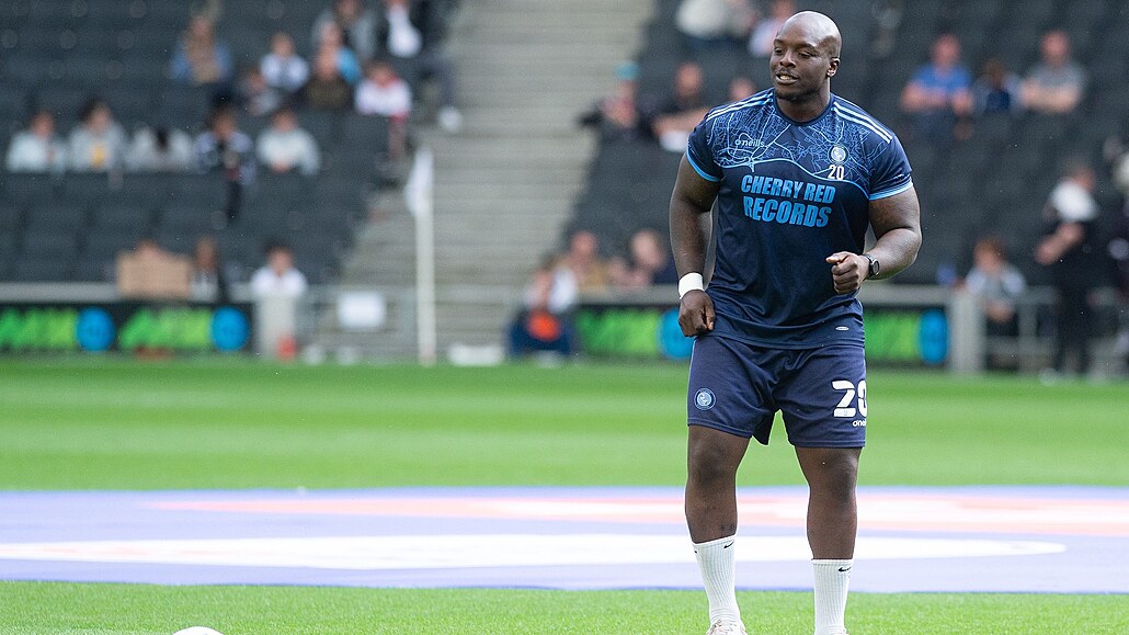 Adebayo Akinfenwa v dresu Wycombe Wanderers.