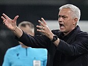 José Mourinho, trenér AS Řím ve finále Konferenční ligy v albánské Tiraně proti...