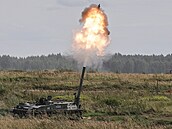 Ruský armádní 240mm samohybný těžký minomet 2S4 Tulpan (Tulipán) zachycený při...