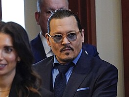 Johnny Depp u soudu s Amber Heardovou (Fairfax, 27. kvtna 2022)
