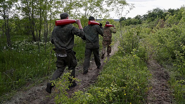 Rusk jednotky s dlosteleckmi granty v Luhansk oblasti (24. kvtna 2022)