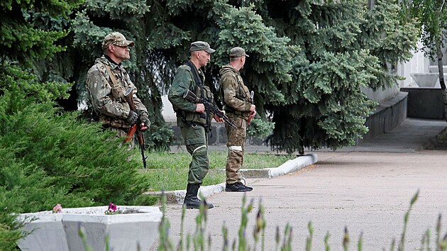Ruské milice v ulicích dobytého Svitlodarsku (25. května 2022)