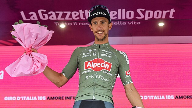 Belgian Dries De Bondt z tmu Alpecin-Fenix slav triumf v osmnct etap Gira.