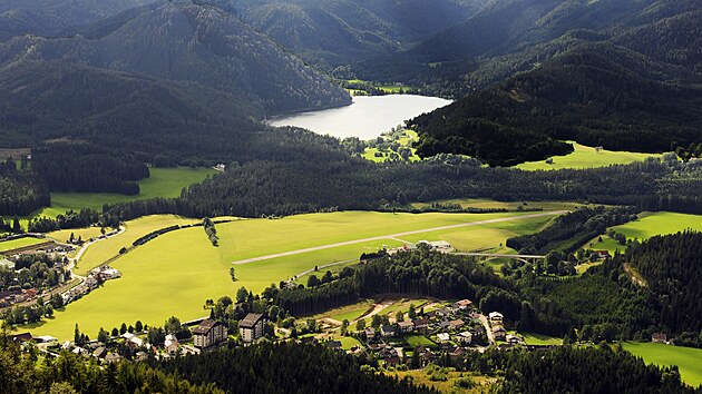 K jezeru Erlaufsee je to jen pětikilometrová odbočka, která se ovšem v letních dnech vyplatí.