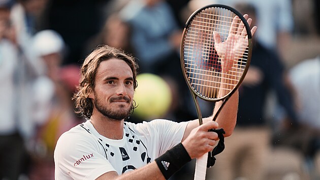 ek Stefanos Tsitsipas slav vtzstv ve tetm kole French Open proti vdskmu tenistovi Mikaelu Ymerovi.