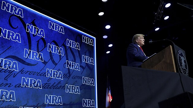 Trump vyzval na sjezdu NRA k ukonení kolních zón bez zbraní (27. kvtna 2022)