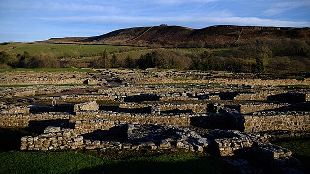 Kámen se starověkým sprostým graffiti objevili výzkumníci na nalezišti Vindolanda ve Velké Británii. (19. ledna 2022)