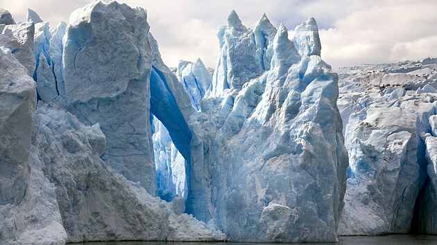 Ledovce v tropické části jihoamerických And se za posledních 30 let zmenšily téměř o polovinu.