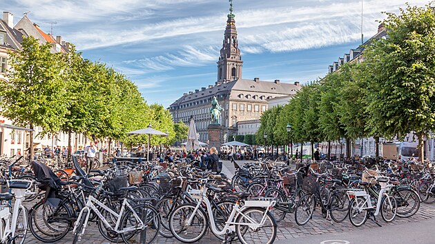 Pokud to jet nevte: svt je nejhez pi pohledu
ze sedla bicyklu. Je to rychl a levn
zpsob dopravy. Zat mete ideln v dnskm
hlavnm mst, svtov metropoli cyklist.