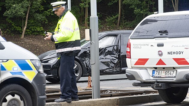 esk hokejista Jaromr Jgr ve stedu havaroval v Plzesk ulici v Praze. Se svm elektromobilem Kia se srazil s tramvaj. Skonil v pi zchranky. (25. kvtna 2022)