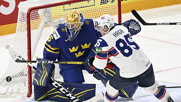 Magnus Hellberg zasahuje proti Norsku.