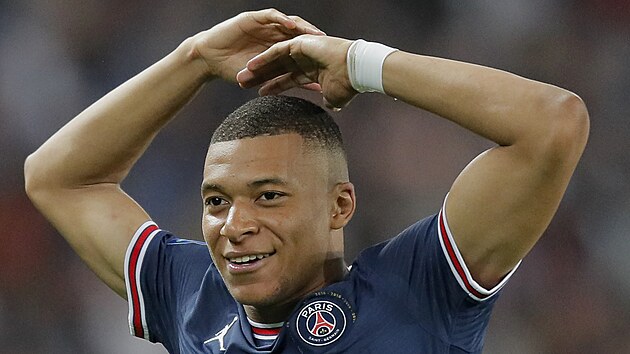 Francouzsk fotbalista Kylian Mbapp podepsal v Paris St. Germain novou smlouvu...