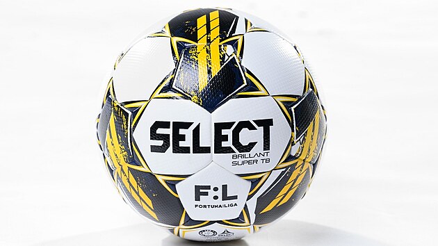 Česká fotbalová liga má nový jednotný míč od dánské sportovní značky Select....