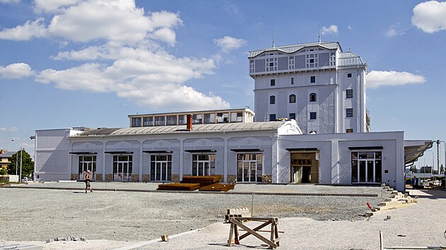 Rekonstrukce bvalho pivovaru Svtovar v Plzni na Slovanech. Technologick park TechTower, kter tu vznik, je zhruba z 80 procent hotov. Otevt se m v noru 2023. (18. kvtna 2022)
