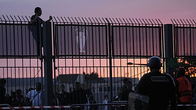 Fanouek se sna proniknout na Stade de France ped zatkem finle Ligy mistr.