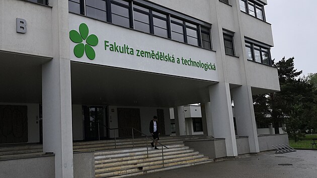 Fakulta se nov� jmenuje zem�d�lsk� a technologick�.