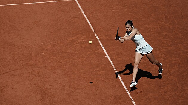 Britka Emma Raducanov bhem druhho kola Roland Garros.
