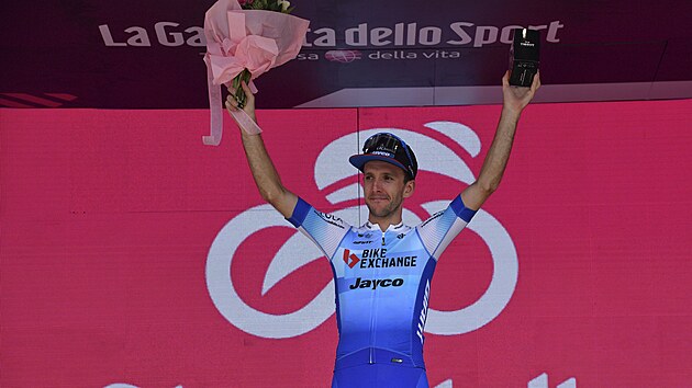 Britsk cyklista Simon Yates slav prvn msto ve 14. etap zvodu Giro v Itlii.