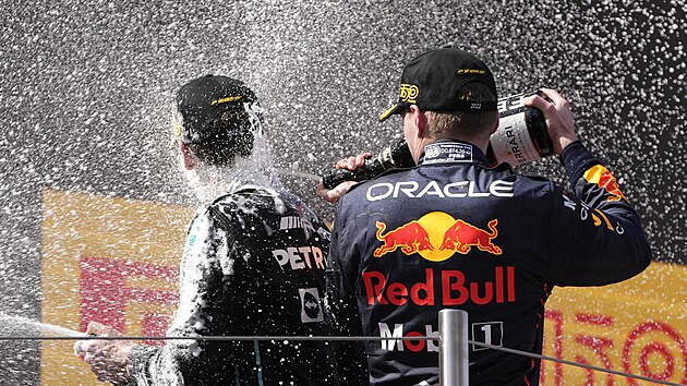 Nizozemec Max Verstappen ze stje Red Bull slav vtzstv ve Velk cen panlska.