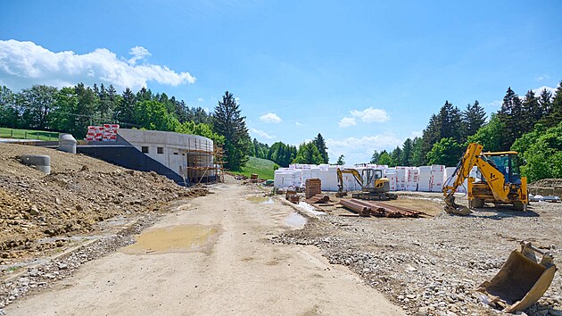 Stavba nového objektu památníku Ploština (květen 2022)