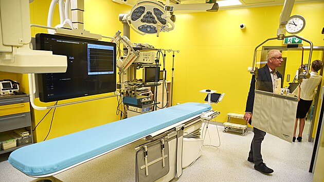 Olomoucká fakultní nemocnice slavnostně zahájila provoz nových katetrizačních sálů kardiologické kliniky a angiografických linek.