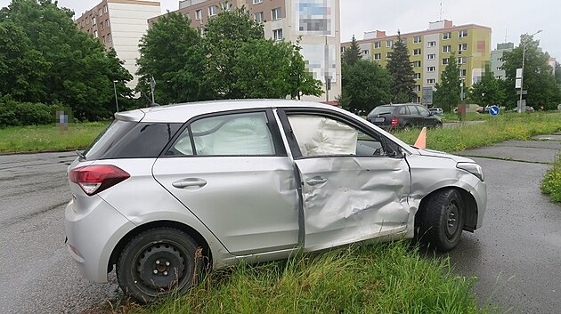 idi osobnho auta nedal na olomouck kiovatce pednost autobusu a vozy se nsledn srazily.