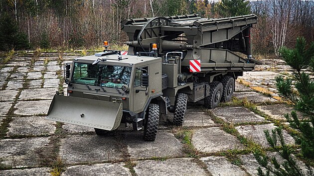 Mostní vozidlo AM70 EX, jeden z produktů Excalibur Army