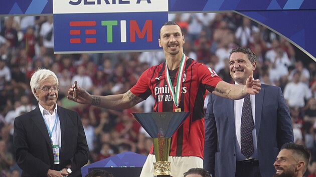 Zlatan Ibrahimovic z AC Miln u titulu pro vtze italsk Serie A.