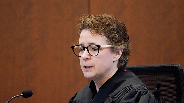 Soudkyně Penney Azcarate v případu Amber Heardové a Johnnyho Deppa (Fairfax, 27. května 2022)