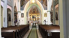 Pohled do hlavní lodi kostela Narození Panny Marie v Orlové