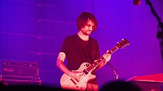 Koncert The Smile v praském Foru Karlín, na snímku Jonny Greenwood