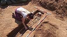 Archeologové našli pod silnicí ve Veselí nad Moravou v místech bývalého...