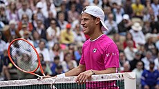 Argentinec Diego Schwartzman b�hem t�etího kola Roland Garros.