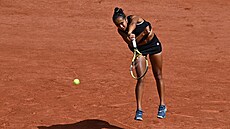 Kanaanka Leylah Annie Fernandezová bhem osmifinále Roland Garros.