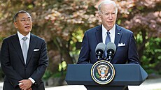 Joe Biden a p�edseda p�edstavenstva spole�nosti Hyundai Motor Group Euisun...