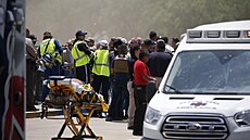 Při střelbě na základní škole v texaském Uvalde zahynulo nejméně čtrnáct děti.... | na serveru Lidovky.cz | aktuální zprávy