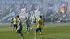 Choreo fanouk Bohemians pi odvetném utkání baráe o první fotbalovou ligu.