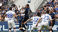 Joaquin Correa z Interu Milán v útoné akci proti Sampdorii.